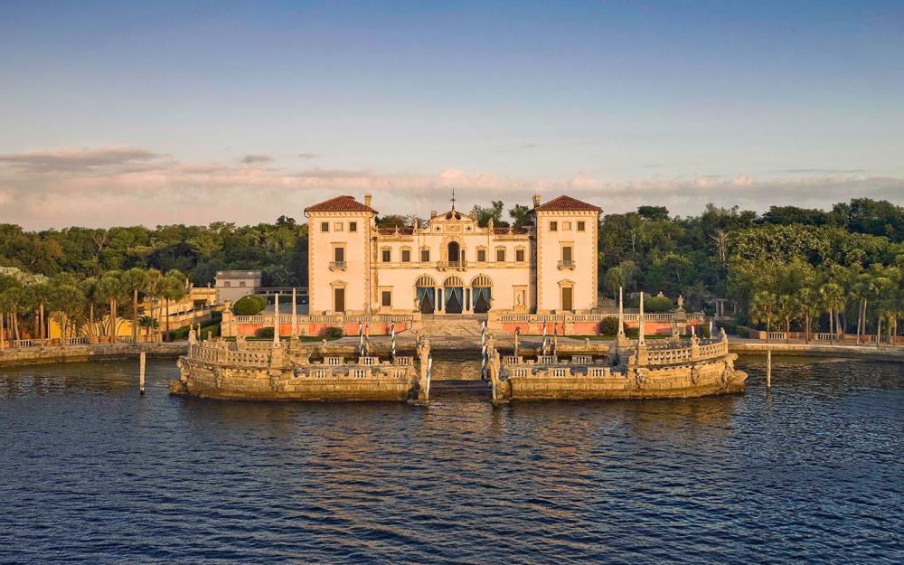 Vizcaya_View_of_East_Facade_dusk_1440x9000-5209b89e5056a36_5209b9e5-5056-a36a-0b497fb90a5cc1c8